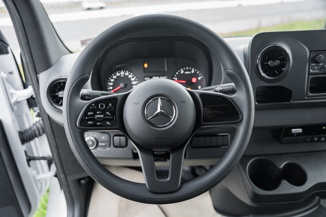 Vehicle image 22 of 30