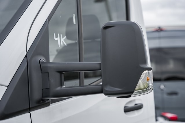 Vehicle image 9 of 30
