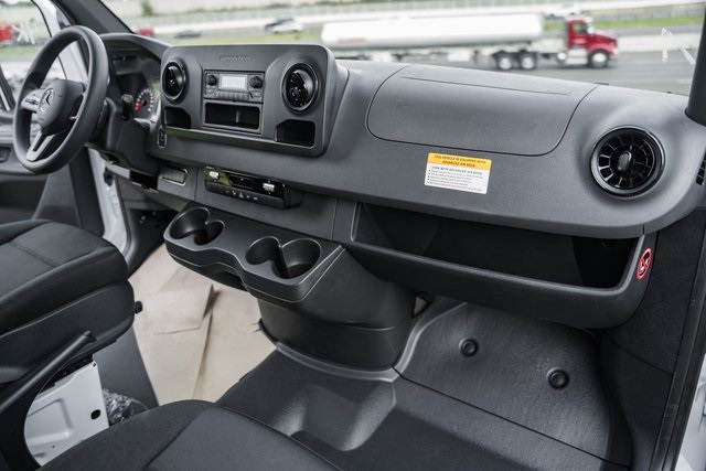 Vehicle image 15 of 30