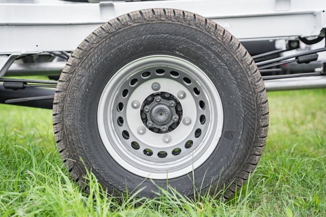 Vehicle image 12 of 30