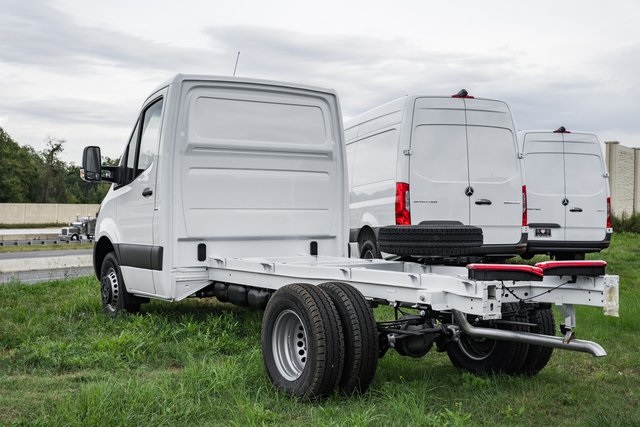 Vehicle image 5 of 30