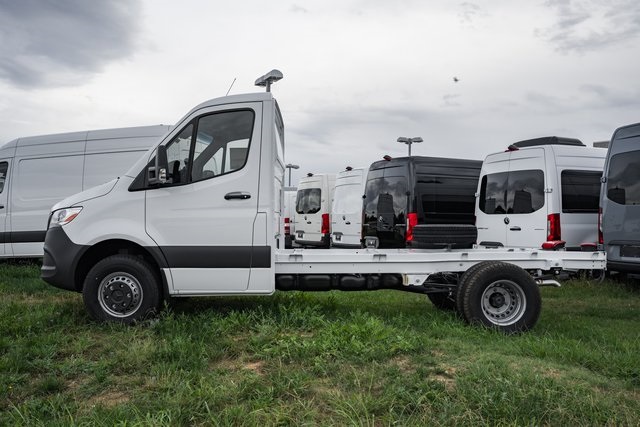 Vehicle image 4 of 30