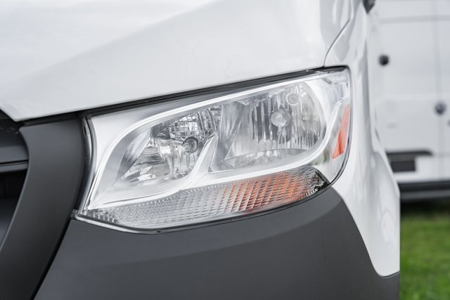 Vehicle image 8 of 30
