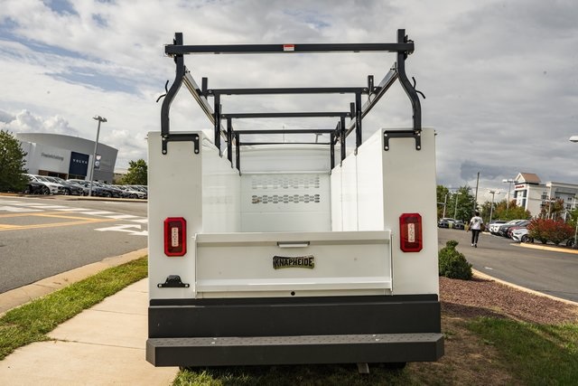 Vehicle image 6 of 39