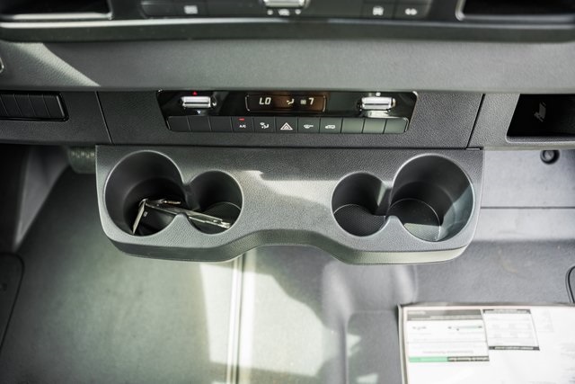 Vehicle image 31 of 39