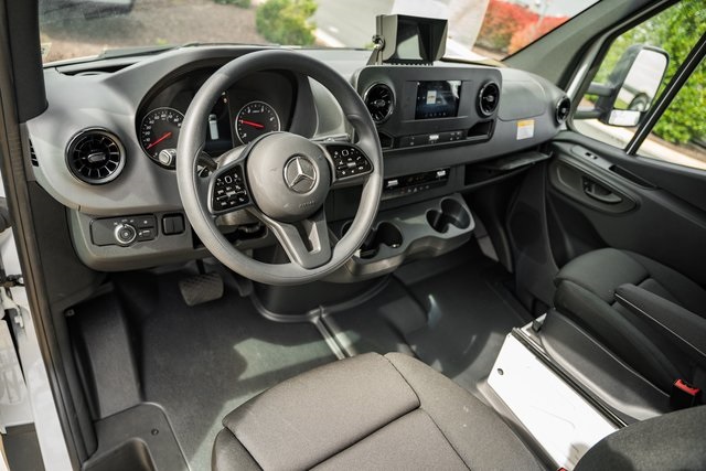 Vehicle image 21 of 39
