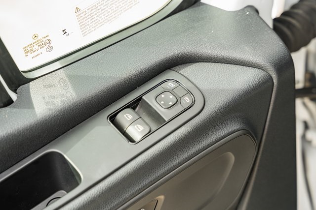 Vehicle image 35 of 39