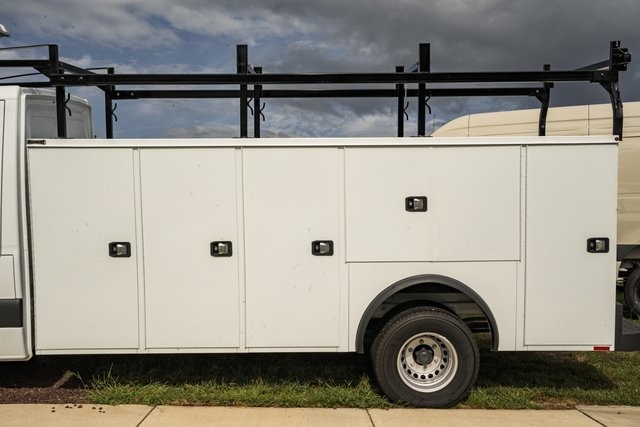 Vehicle image 17 of 39