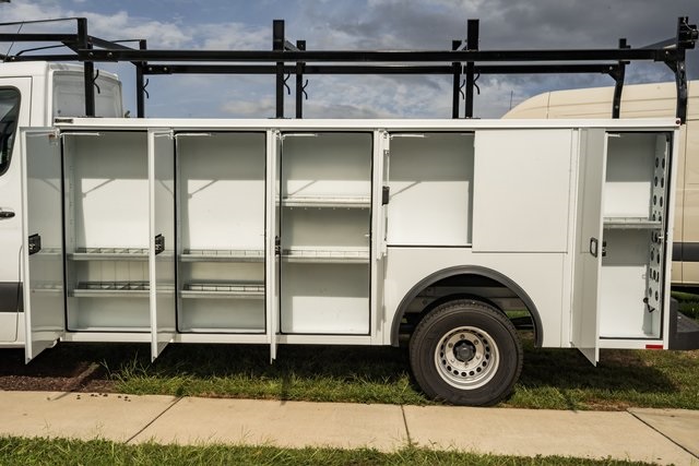 Vehicle image 18 of 39