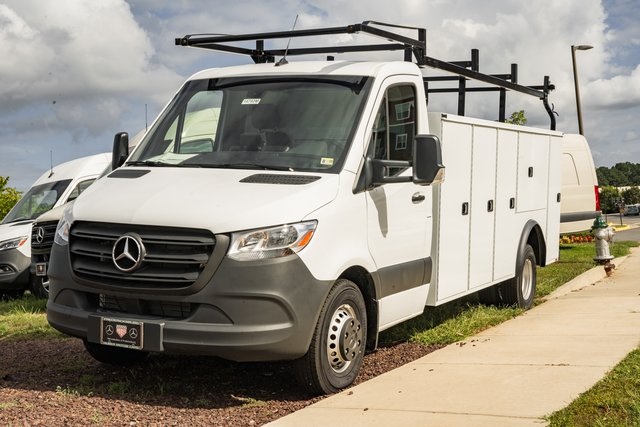 Vehicle image 3 of 39