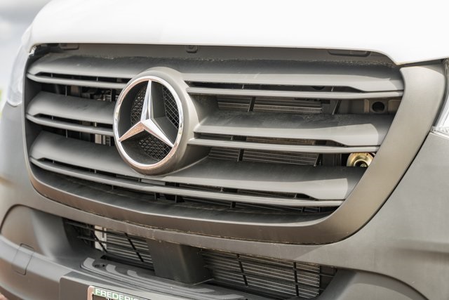 Vehicle image 11 of 39