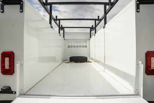 Vehicle image 9 of 39