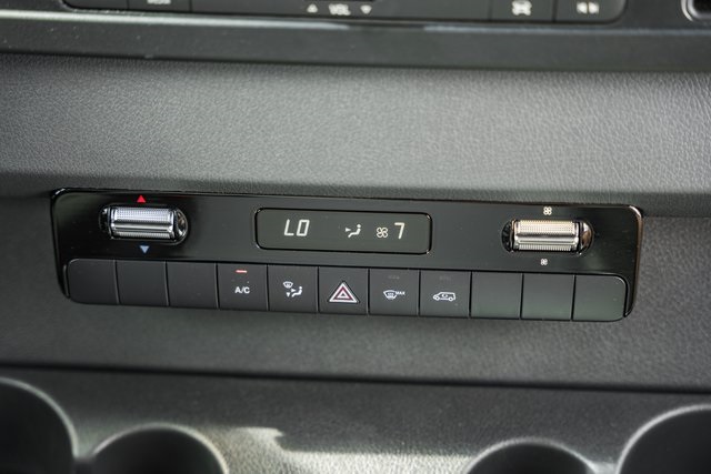 Vehicle image 26 of 39