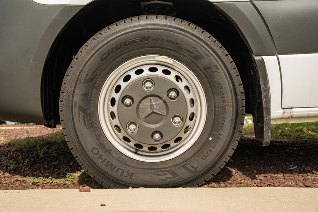 Vehicle image 14 of 39