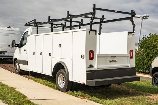Vehicle image 5 of 39