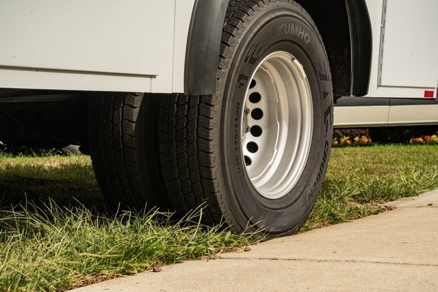 Vehicle image 15 of 39