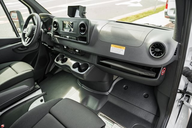 Vehicle image 22 of 39