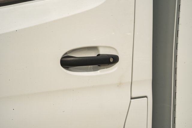 Vehicle image 13 of 39