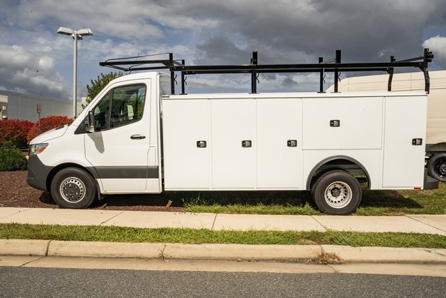 Vehicle image 4 of 39