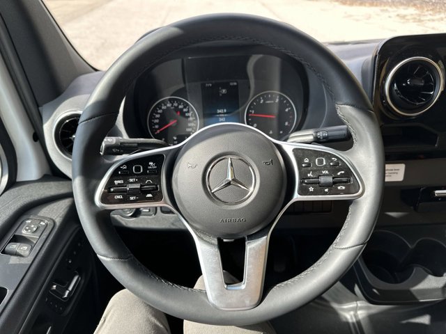 Vehicle image 26 of 30