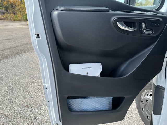 Vehicle image 18 of 30