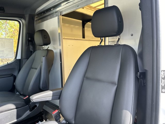 Vehicle image 10 of 30