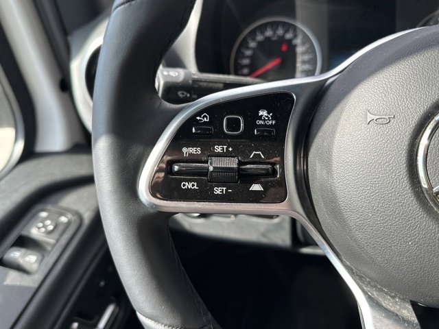Vehicle image 19 of 30