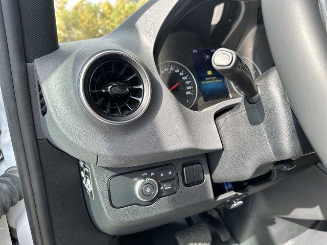 Vehicle image 23 of 30