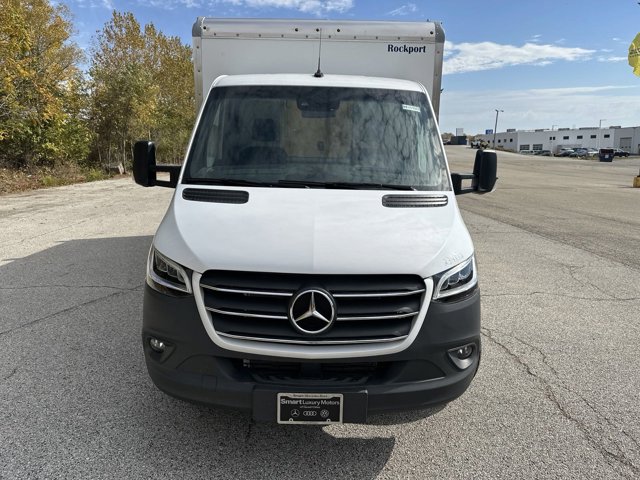 Vehicle image 4 of 30