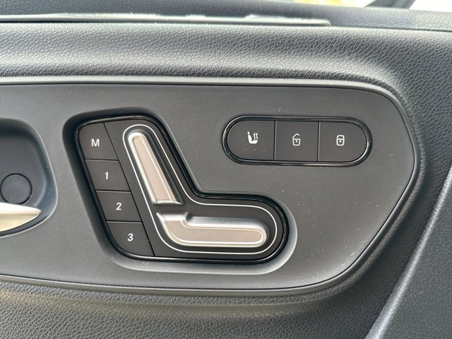 Vehicle image 13 of 30
