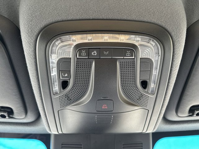 Vehicle image 17 of 30