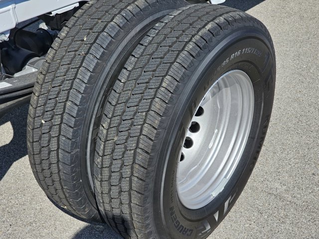 Vehicle image 4 of 19