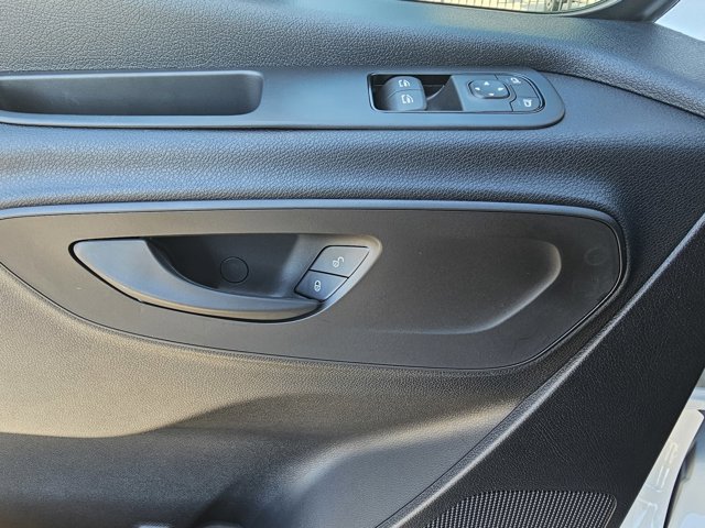 Vehicle image 9 of 19