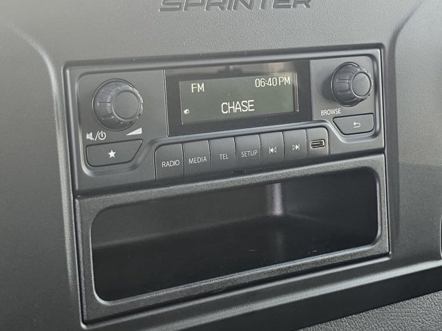 Vehicle image 16 of 19