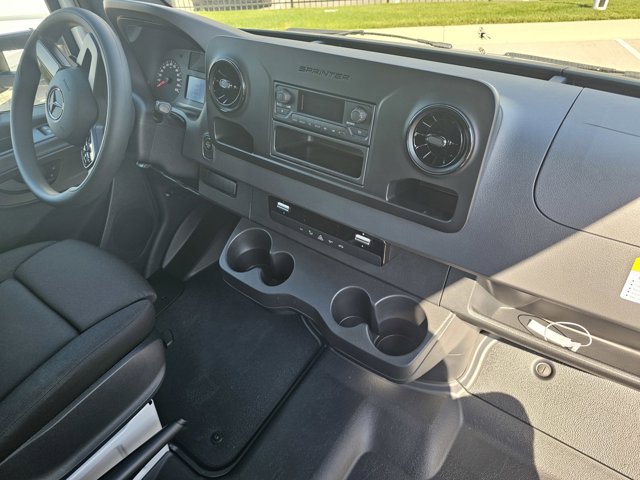 Vehicle image 7 of 19
