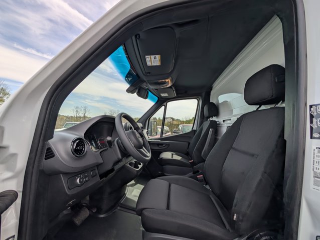 Vehicle image 16 of 27