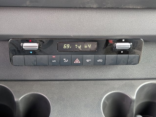 Vehicle image 24 of 27