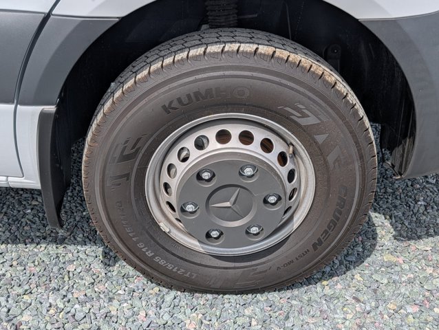 Vehicle image 10 of 27
