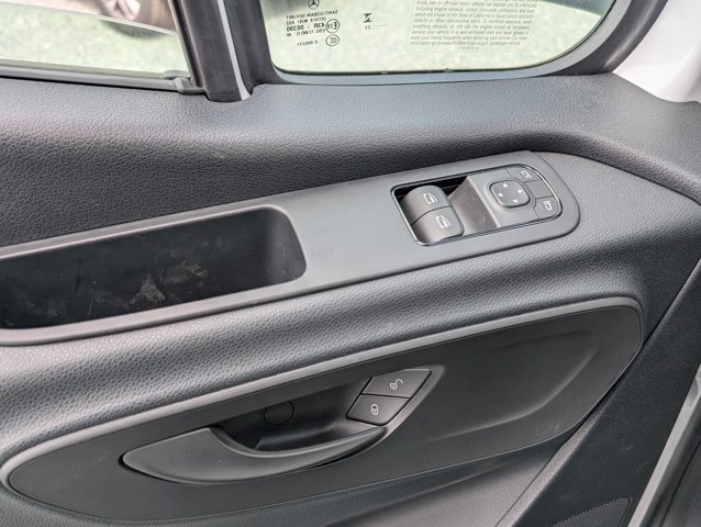 Vehicle image 19 of 27