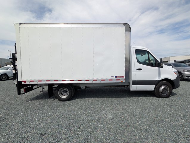Vehicle image 6 of 27
