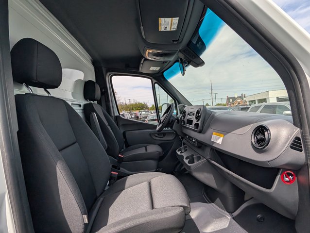 Vehicle image 11 of 27