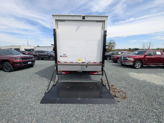 Vehicle image 14 of 27