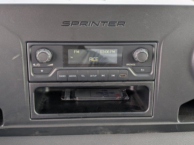 Vehicle image 25 of 27