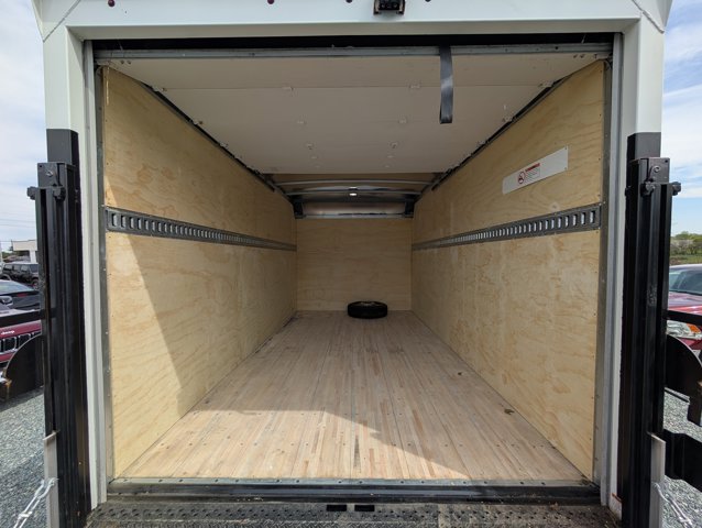 Vehicle image 15 of 27