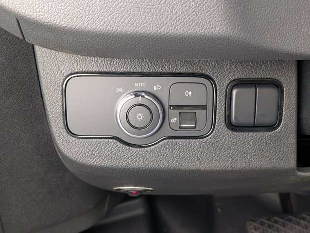 Vehicle image 21 of 27