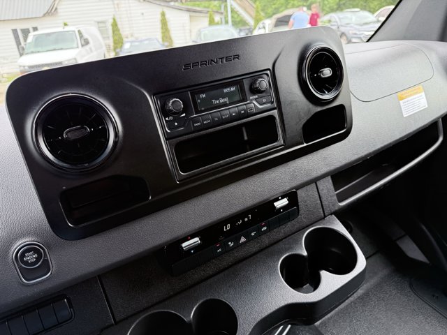 Vehicle image 36 of 78