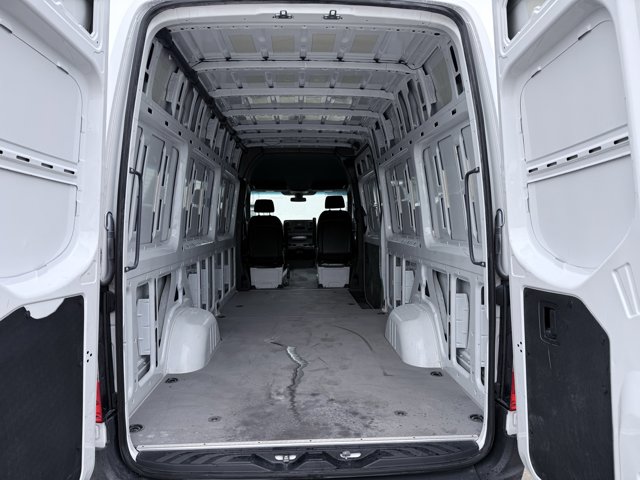 Vehicle image 32 of 78