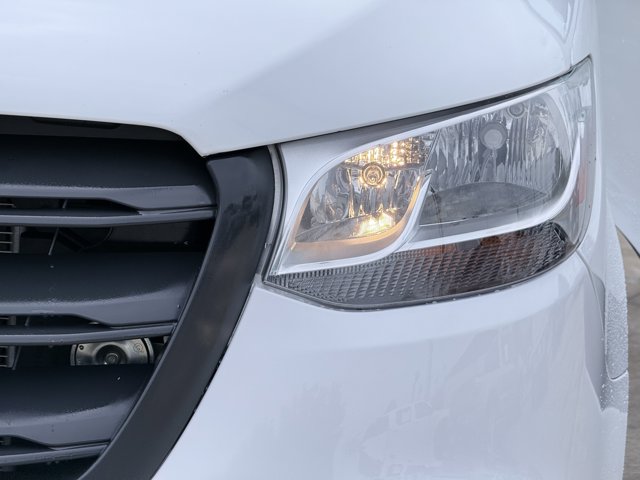Vehicle image 75 of 78