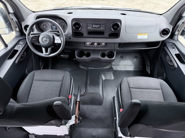 Vehicle image 41 of 78