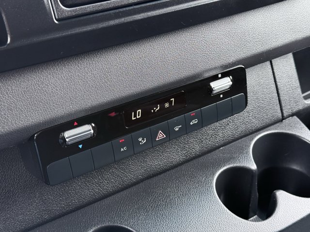 Vehicle image 33 of 78